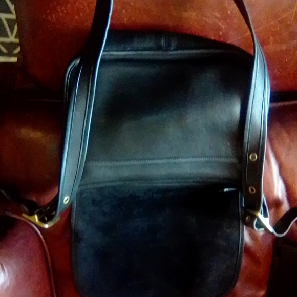 Coach messenger, saddle bag is black very today even though from early 1990 - Picture 12 of 14